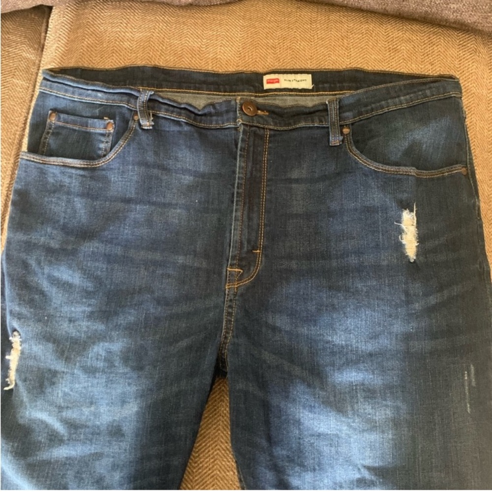 Excellent Preowned Condition Wrangler Distressed look Straight Leg Jeans Size 42